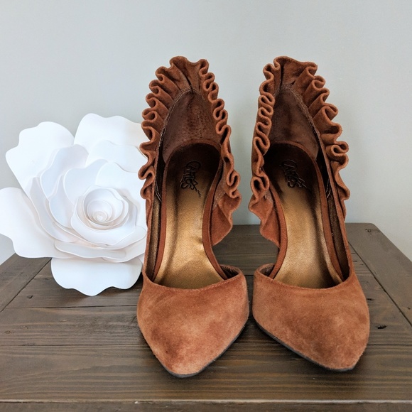 Carlos Venetian Suede Pumps in Mustang - Picture 2 of 4